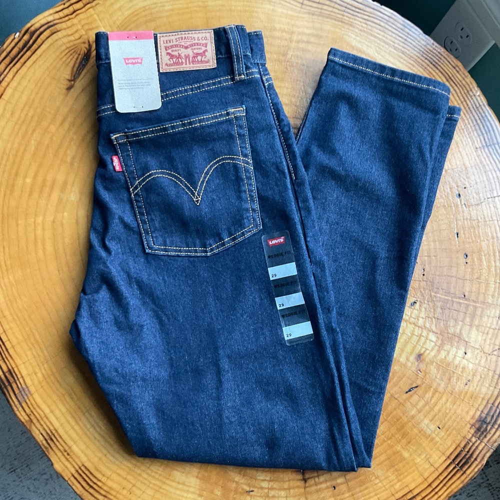 Levi’s Wedgie Fit Jeans Women’s Size 29 NWT